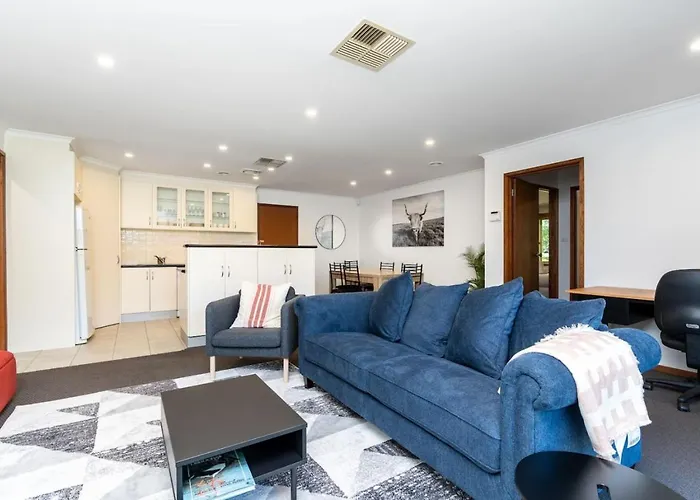 Spacious 2Br Home In Tranquil Leafy Neighborhood