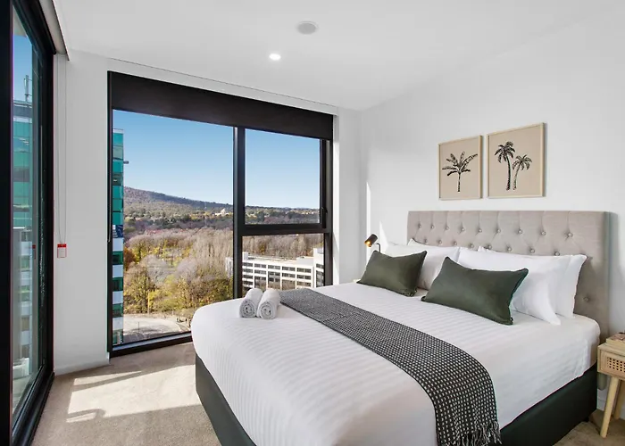 Central 2-Bed With Gym, Bbq & Stunning Views