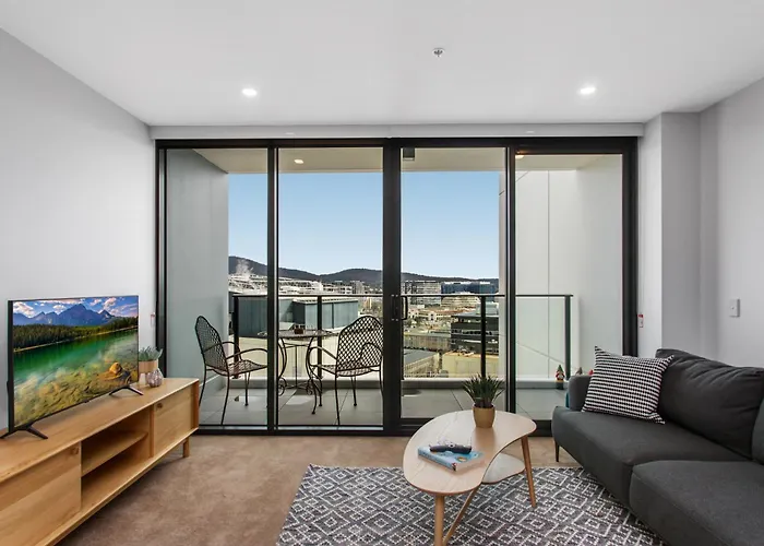 Central Canberra 2-Bed With Gym & Bbq Area