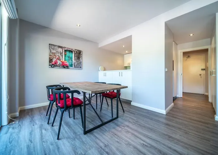 Cosy Contemporary 1Br Plus Sofa Bed