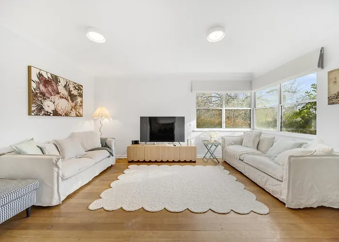 3-Bed Family Haven With Garden & Bbq Area