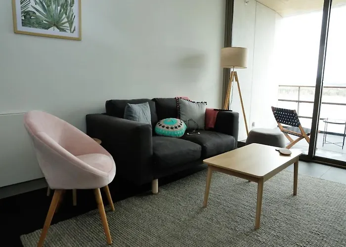 Lake View City Apartment With Free Parking