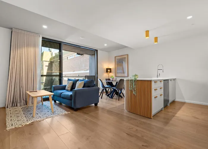 High-End 1-Bed Pad In Braddon With Outdoor Dining