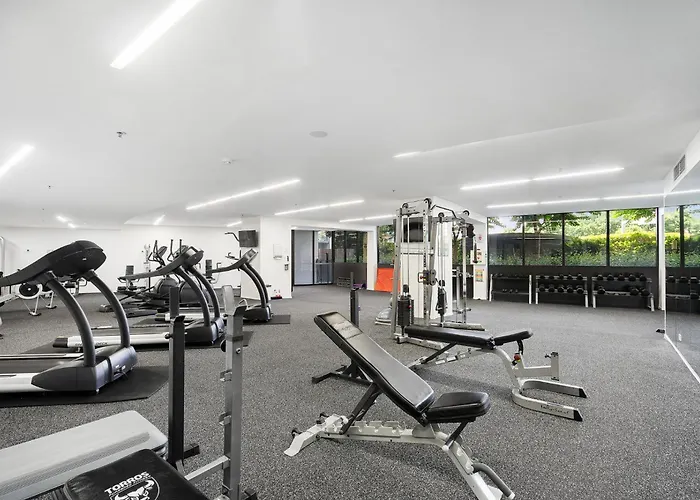 Spacious 1-Bed With View In Central Location