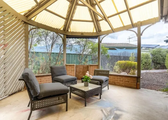 4Br 2Ba House Nestled In A Quiet Spot In Dickson