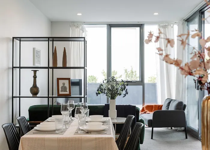 Sunny Blossom Escapes With Free Parking And Pool