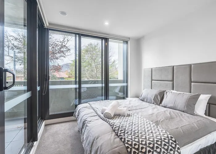 Modern Apartment Next To Canberra Centre