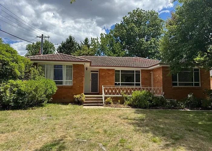 Elegant 4Br Home In Red Hill