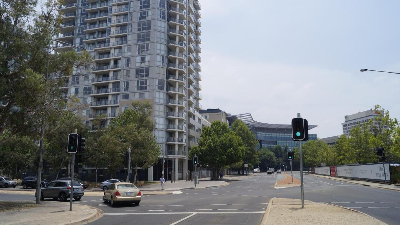Cbd Metropolitan * Canberra