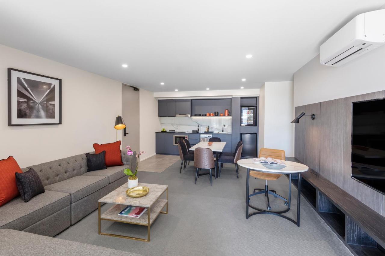 Hotel Deco Canberra