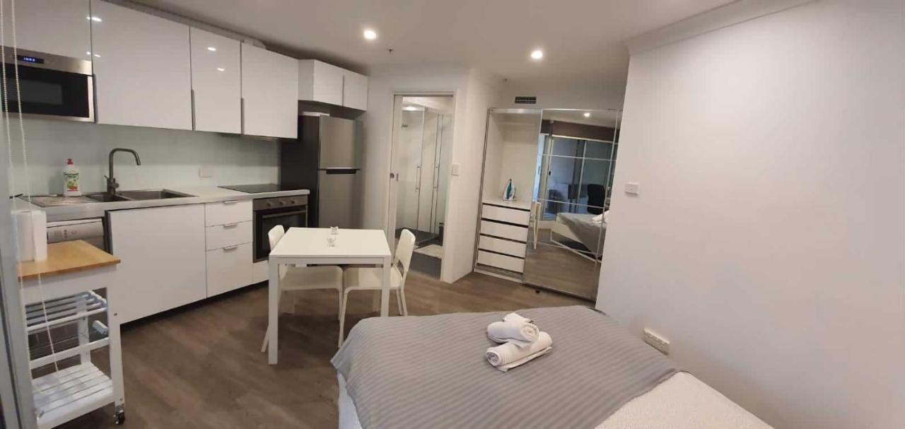 Dana-cozy With Shared Entry In The * Canberra