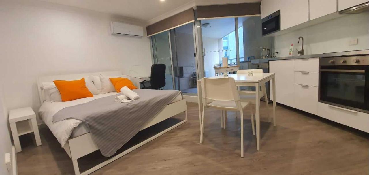 Dana-cozy With Shared Entry In The * Canberra