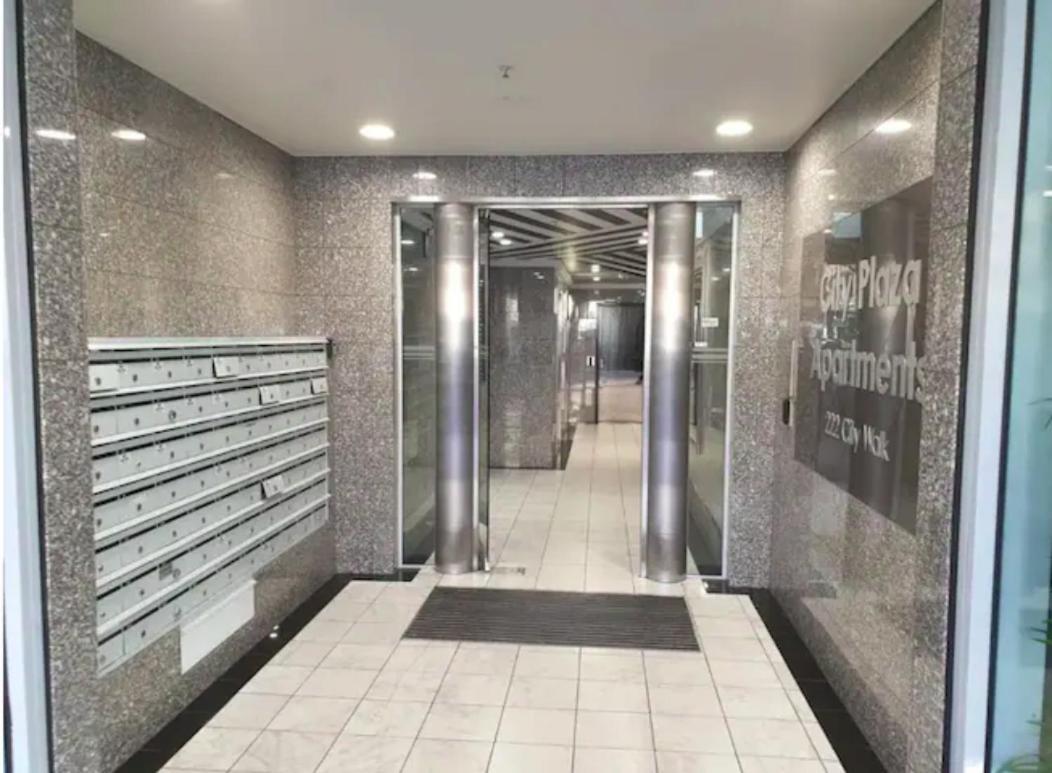 One-bedroom In The Heart Of The Apartment Canberra