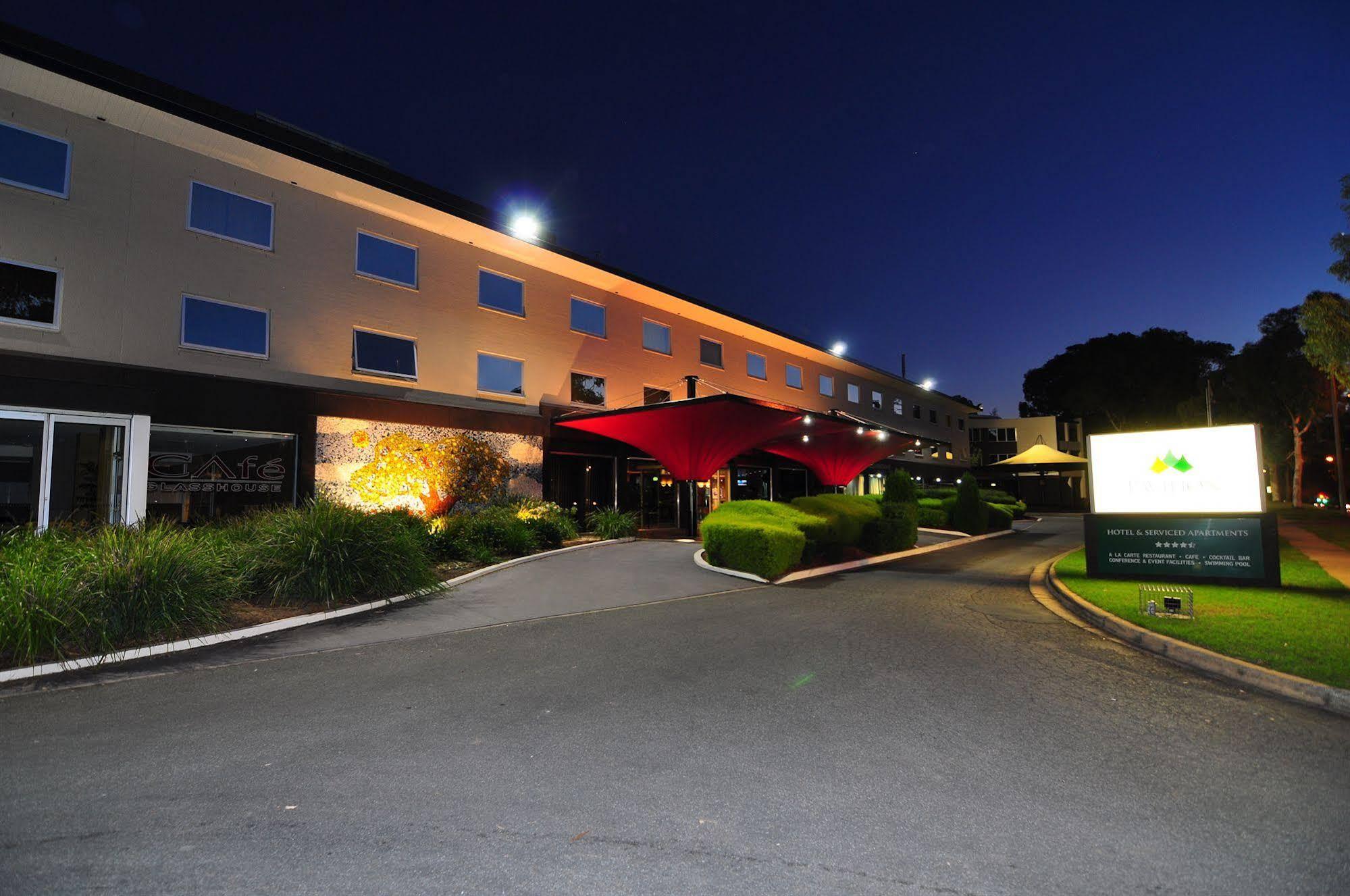 Pavilion On Northbourne 4*