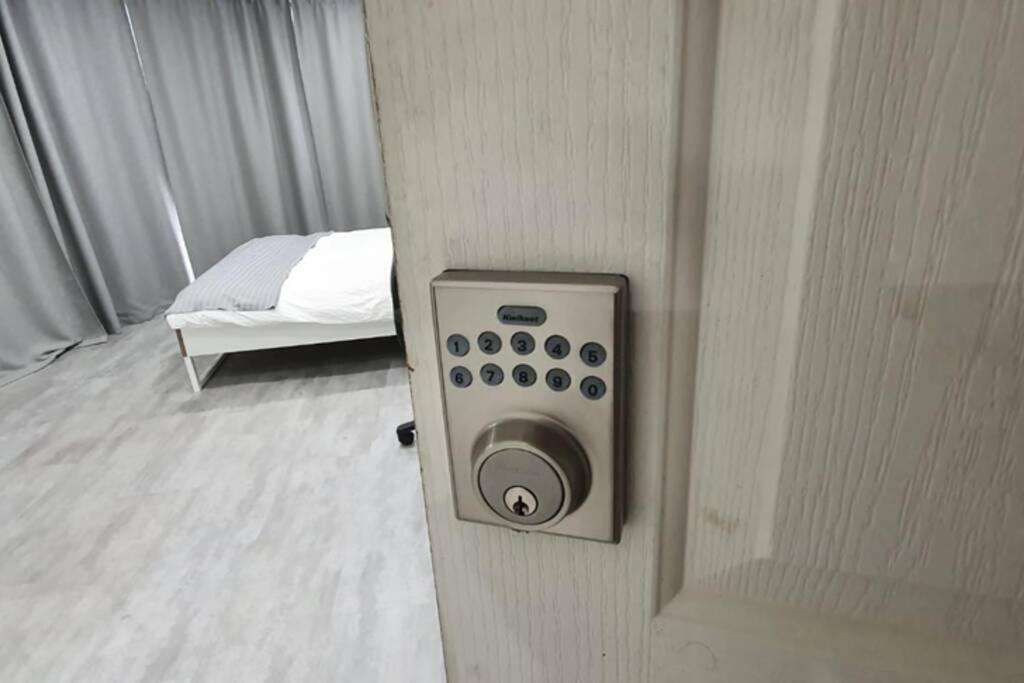Dana-spacious Private In Shared 2-bedroom Apartment-1 * Canberra