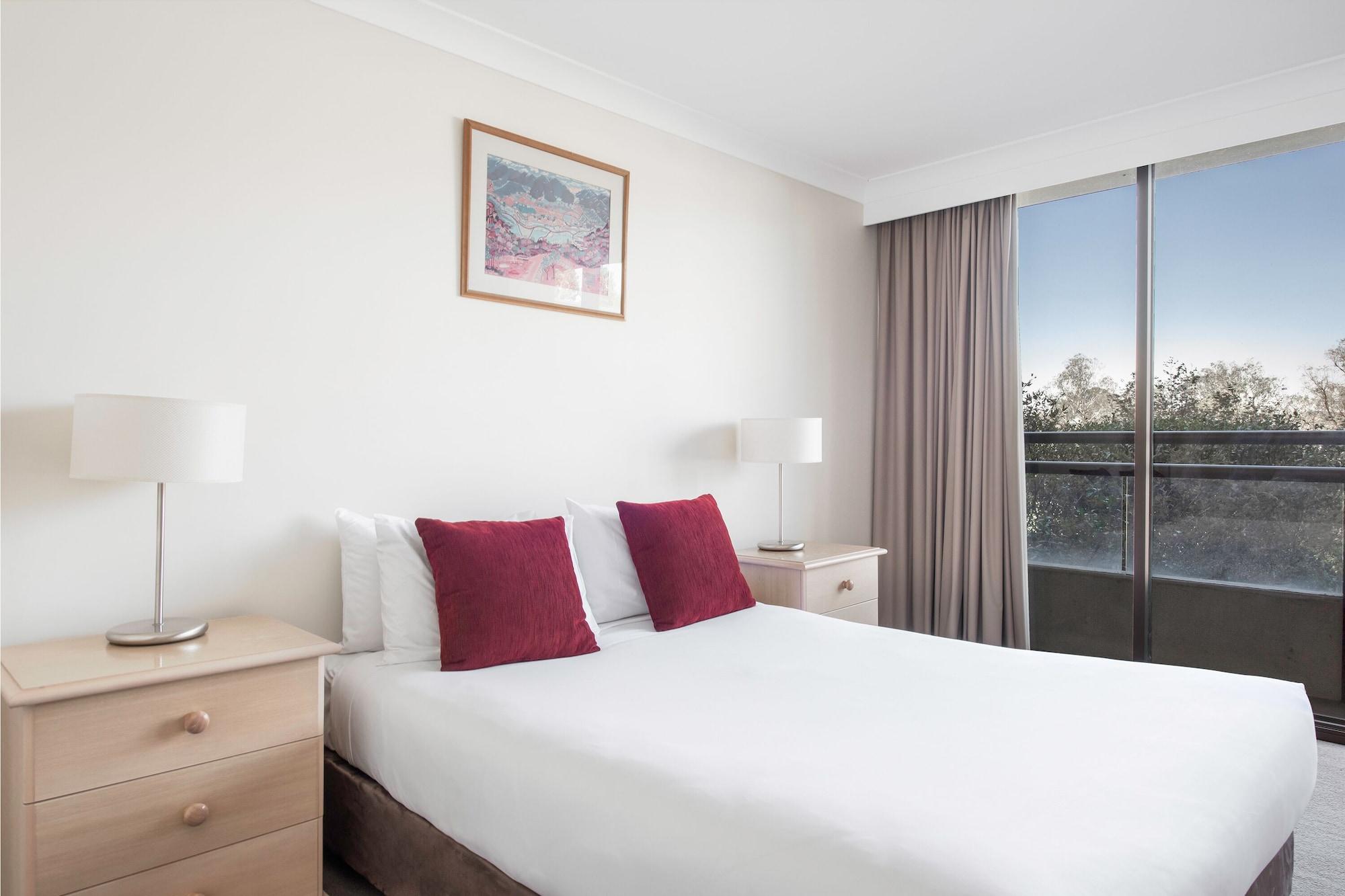 Breakfree Capital Tower Aparthotel 4*