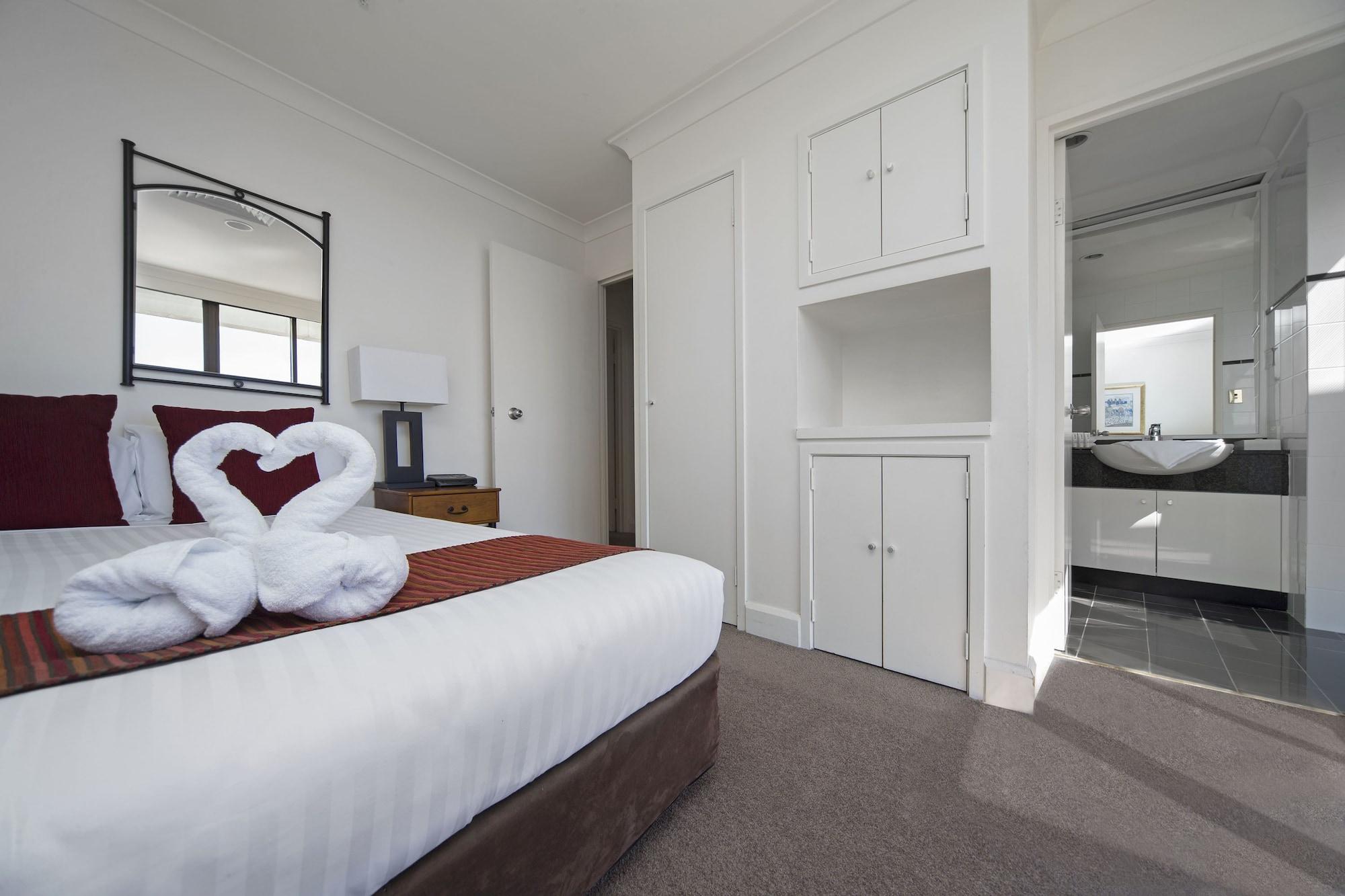 Breakfree Capital Tower Aparthotel 4*