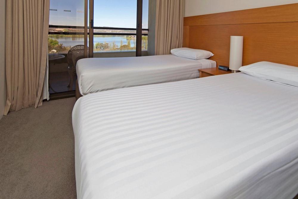 Breakfree Capital Tower 4*