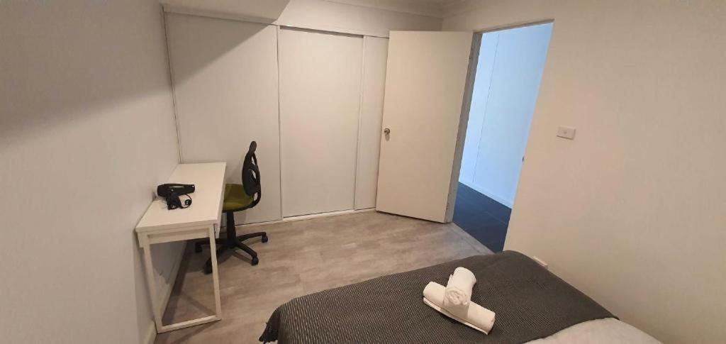 Apartment Dana-cozy With Shared Entry In The