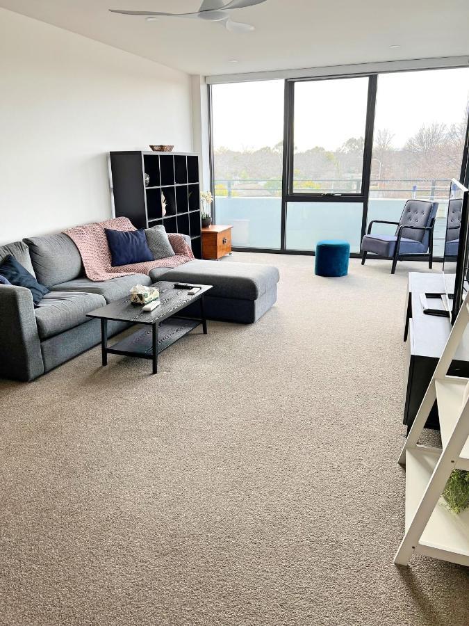 Spacious & Open 2 Bd 2bth 2crsp Apt - Dickson Cbd Canberra