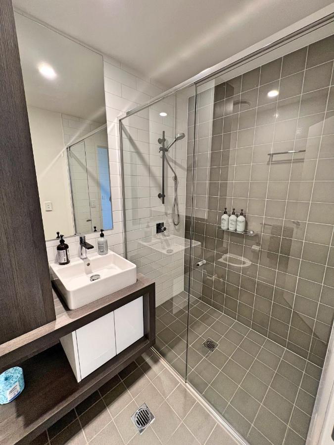 Apartment Spacious & Open 2 Bd 2bth 2crsp Apt - Dickson Cbd