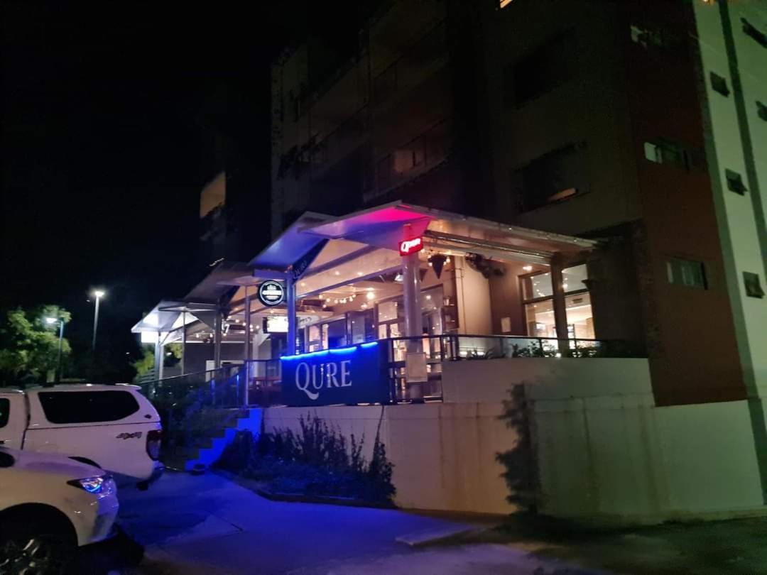 Apartment Qure Restaurant And Bruce Canberra
