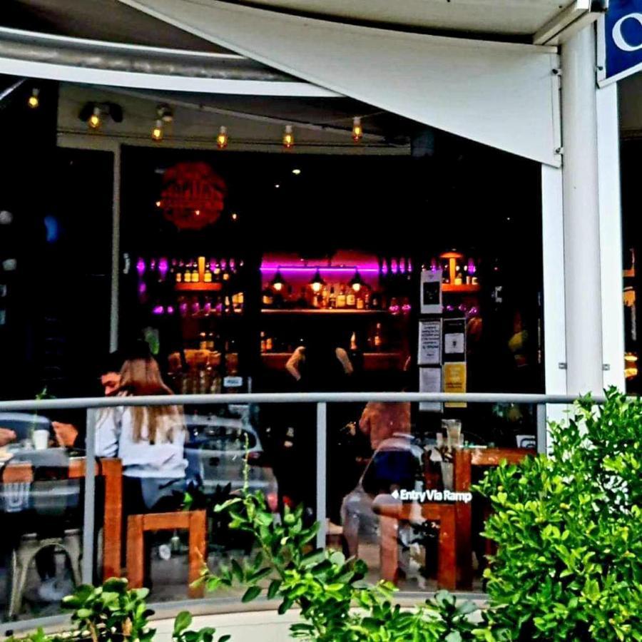 Qure Restaurant And Bruce