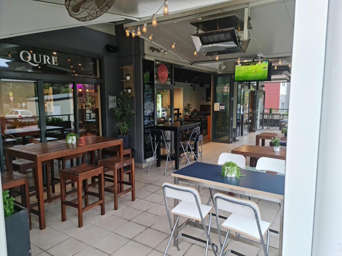 Apartment Qure Restaurant And Bruce Canberra