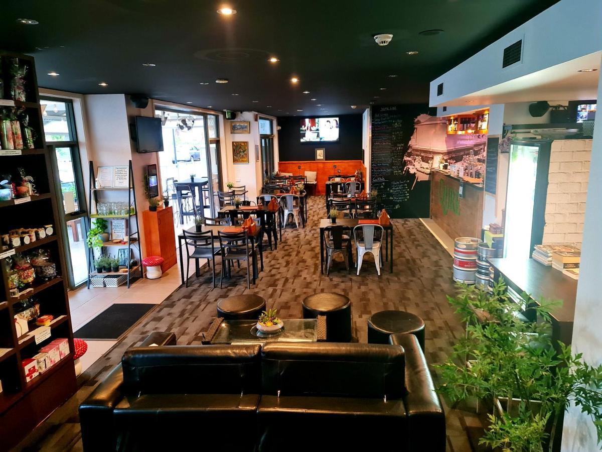 Apartment Qure Restaurant And Bruce Canberra