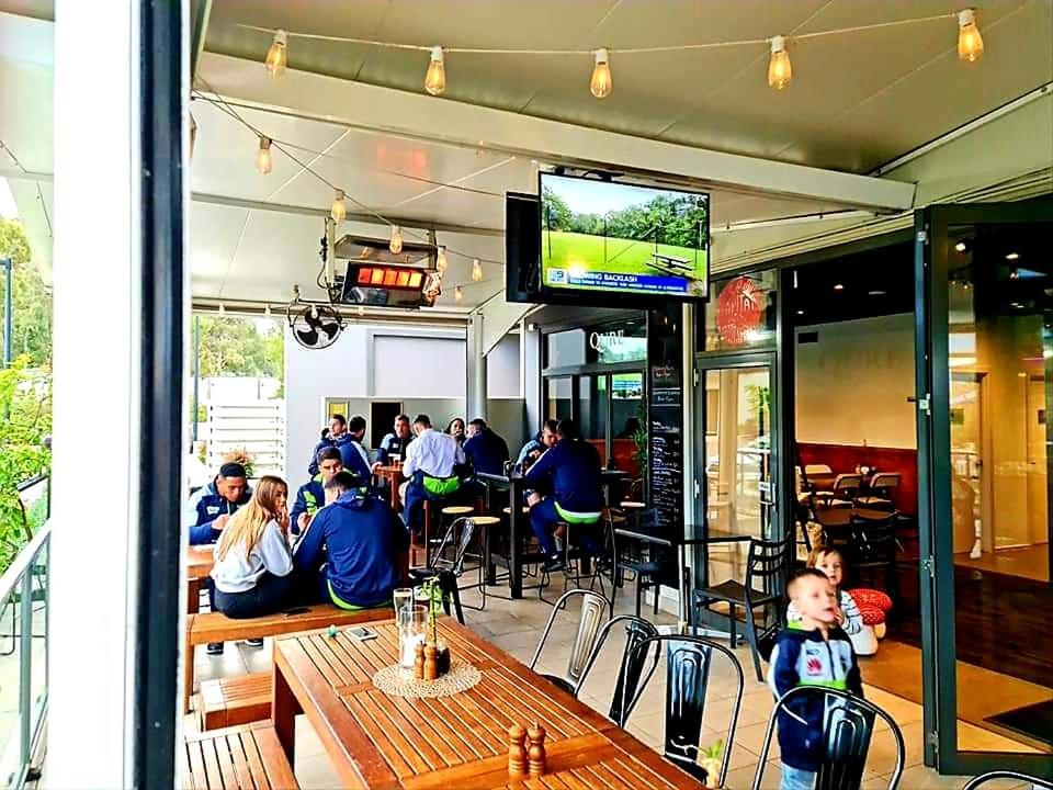Qure Restaurant And Bruce Apartment Canberra
