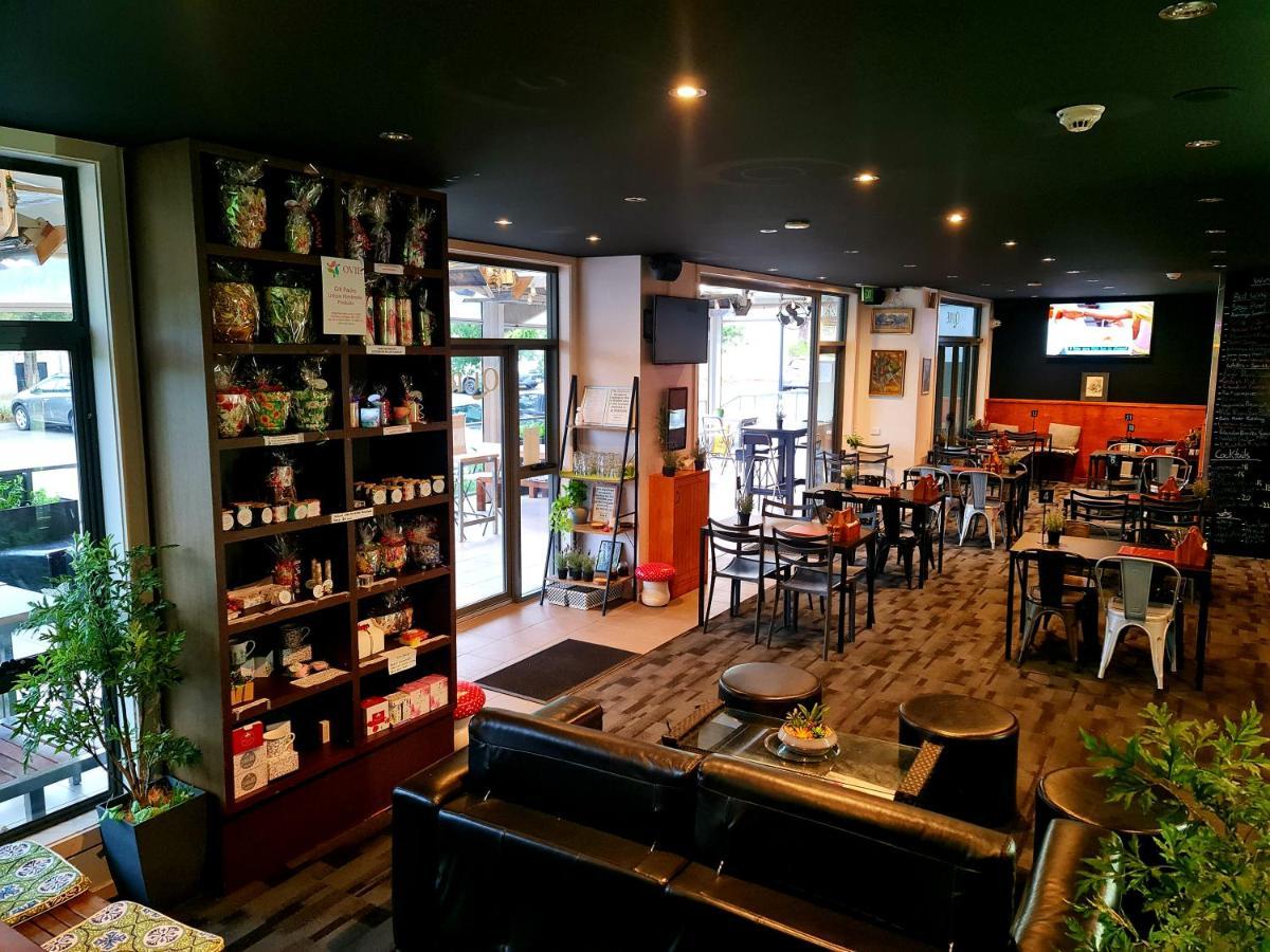 Qure Restaurant And Bruce *