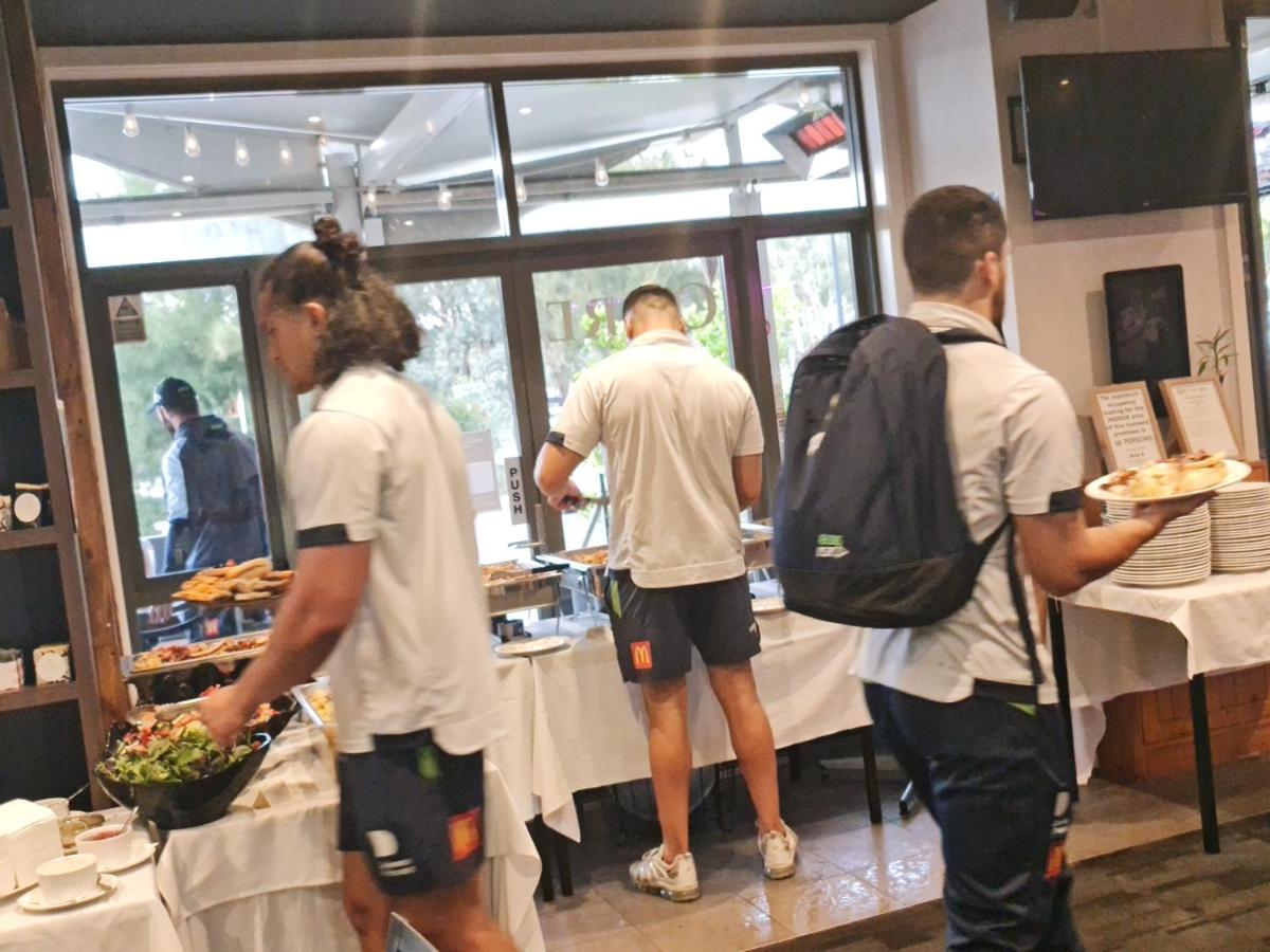 Qure Restaurant And Bruce Canberra