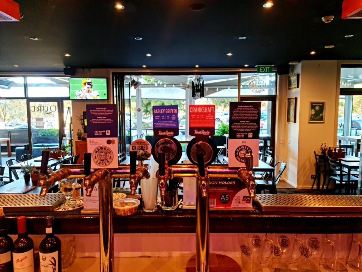 Qure Restaurant And Bruce * Canberra