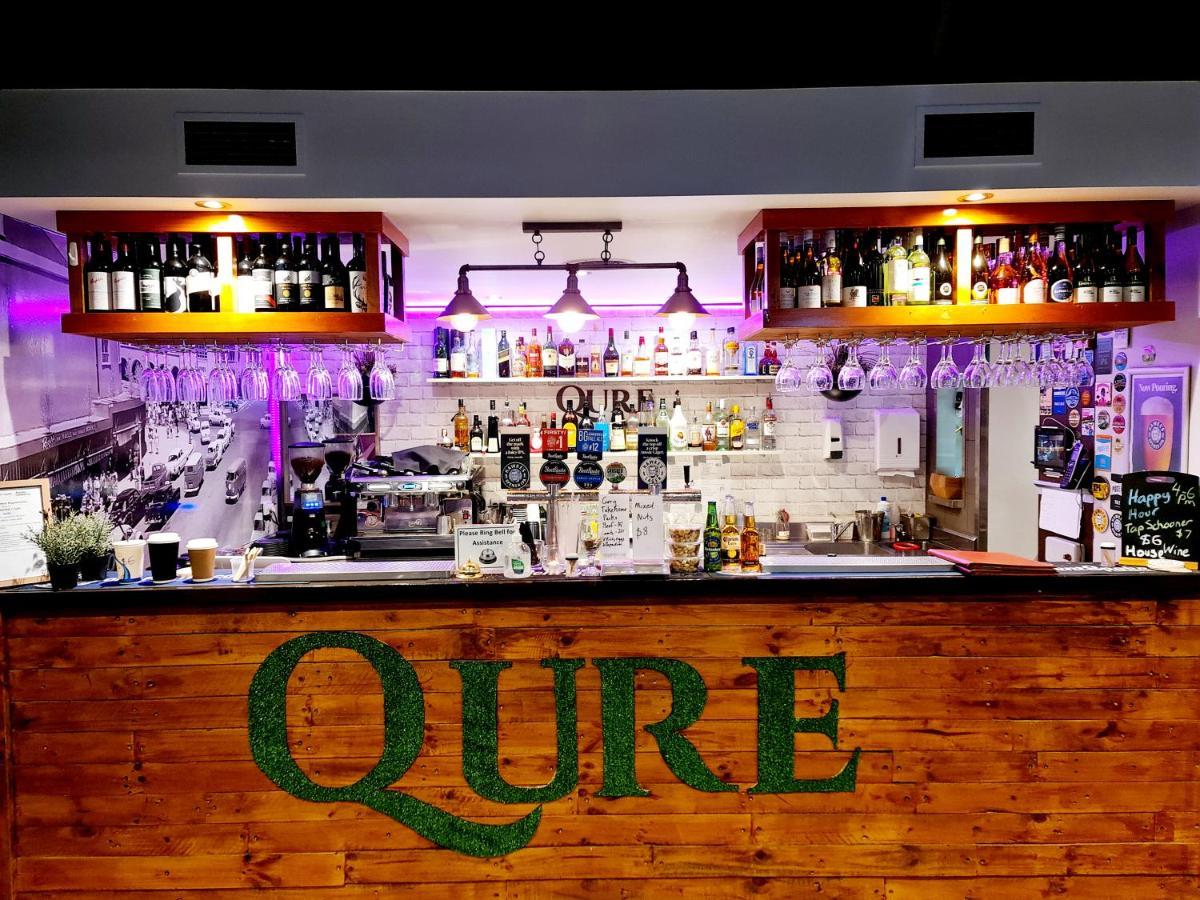 Qure Restaurant And Bruce Apartment *