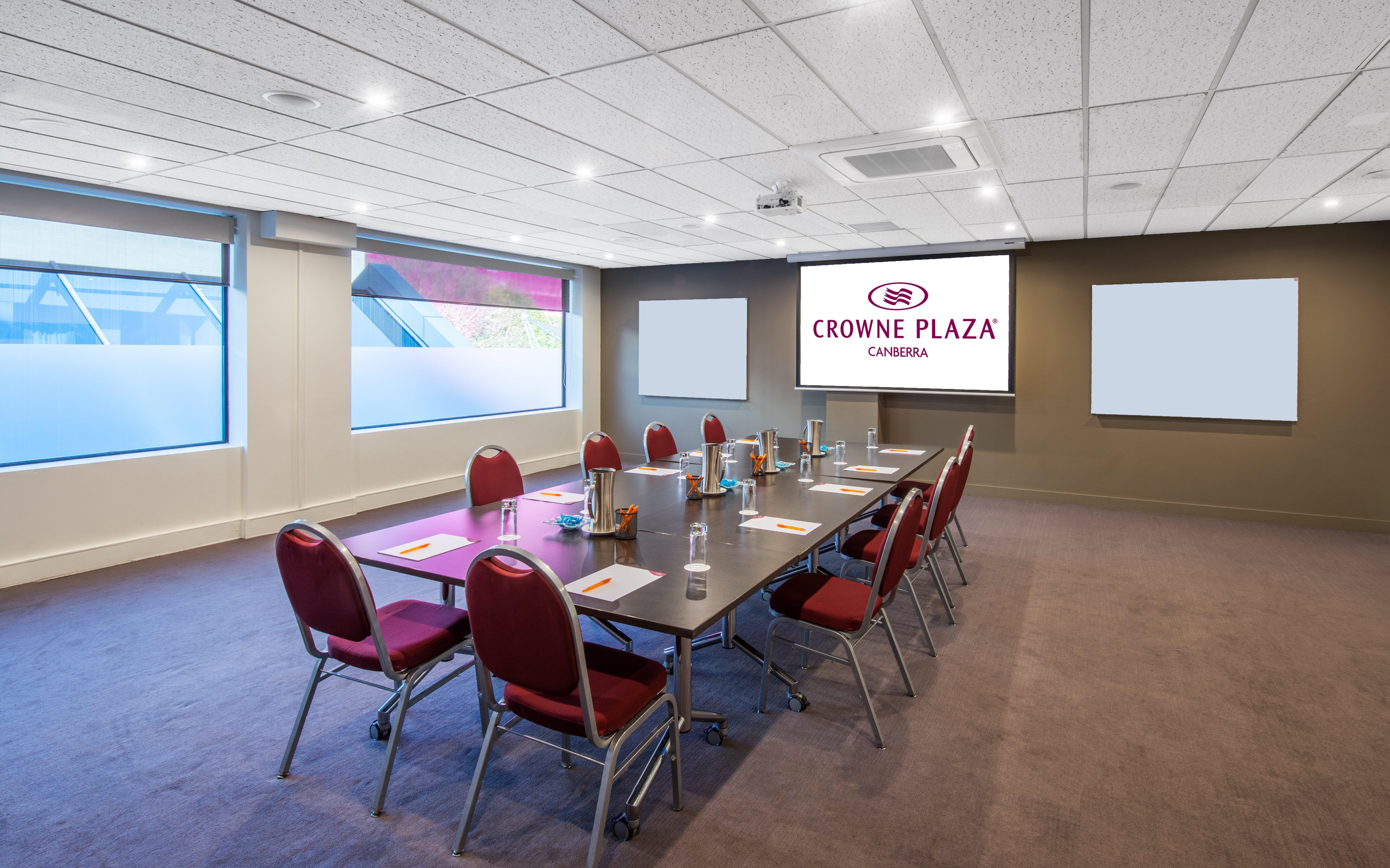 Crowne Plaza By Ihg Hotel 4*