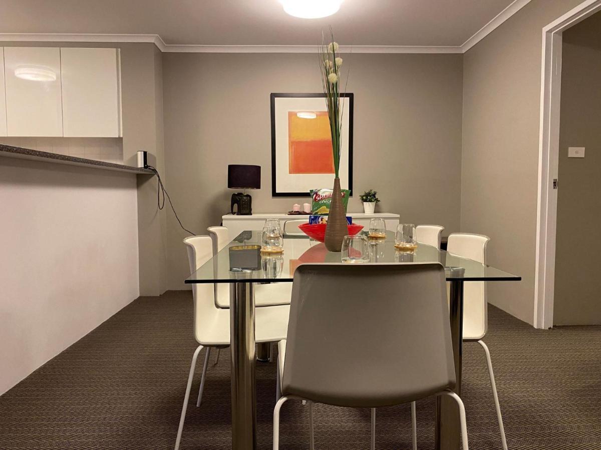 2 Bed 2 Bath In Braddon, - Pool, Gym And Free Parking * Canberra