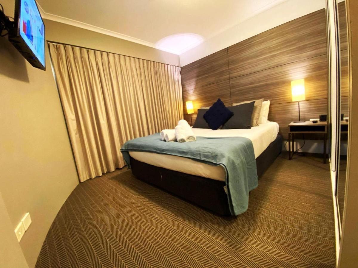 2 Bed 2 Bath In Braddon, - Pool, Gym And Free Parking