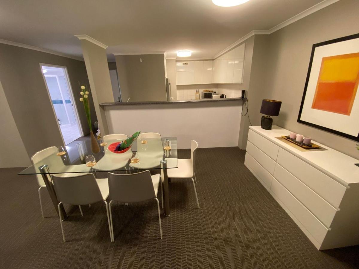 Apartment 2 Bed 2 Bath In Braddon, - Pool, Gym And Free Parking *