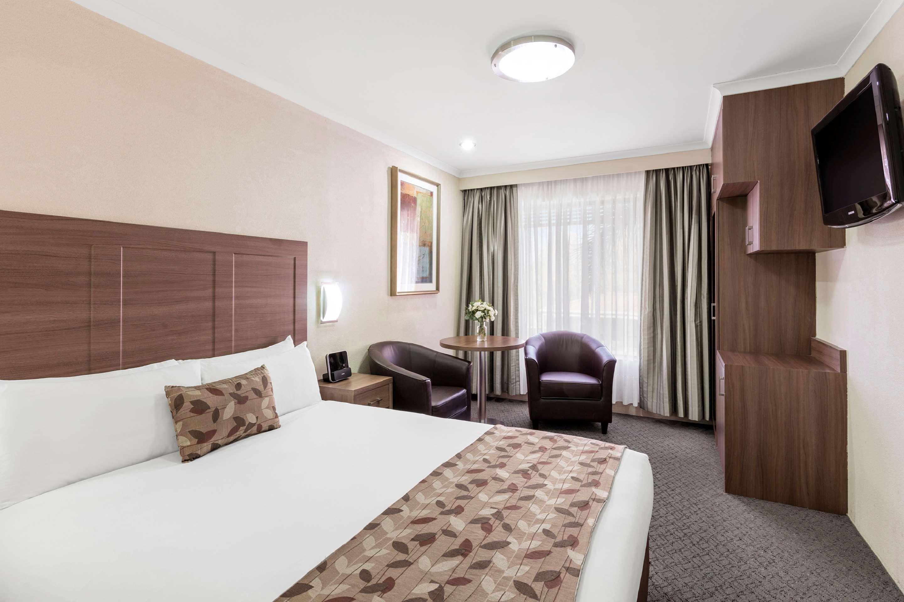 Garden City Hotel, Best Western Signature Collection 4* Canberra