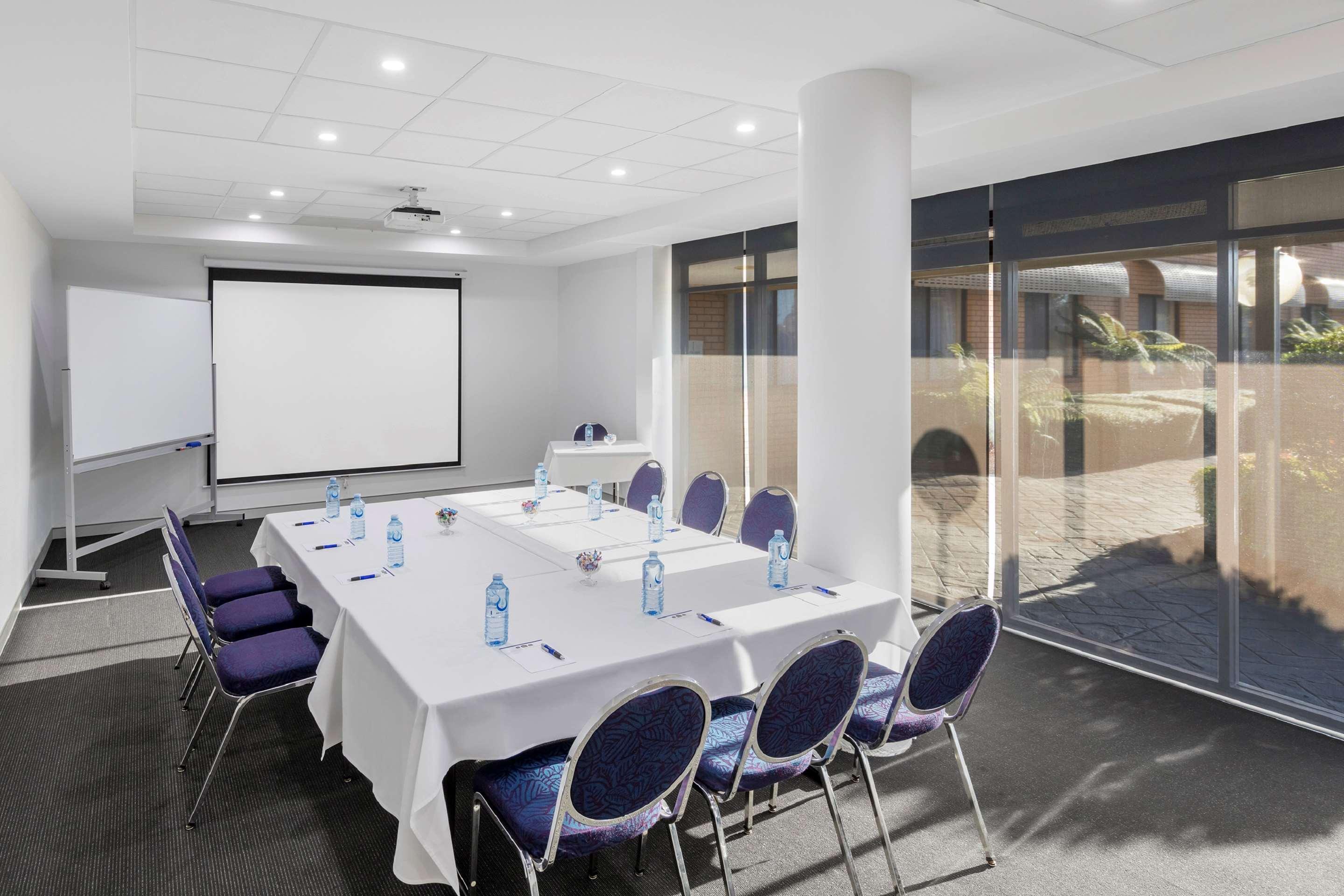 Garden City Hotel, Best Western Signature Collection 4* Canberra