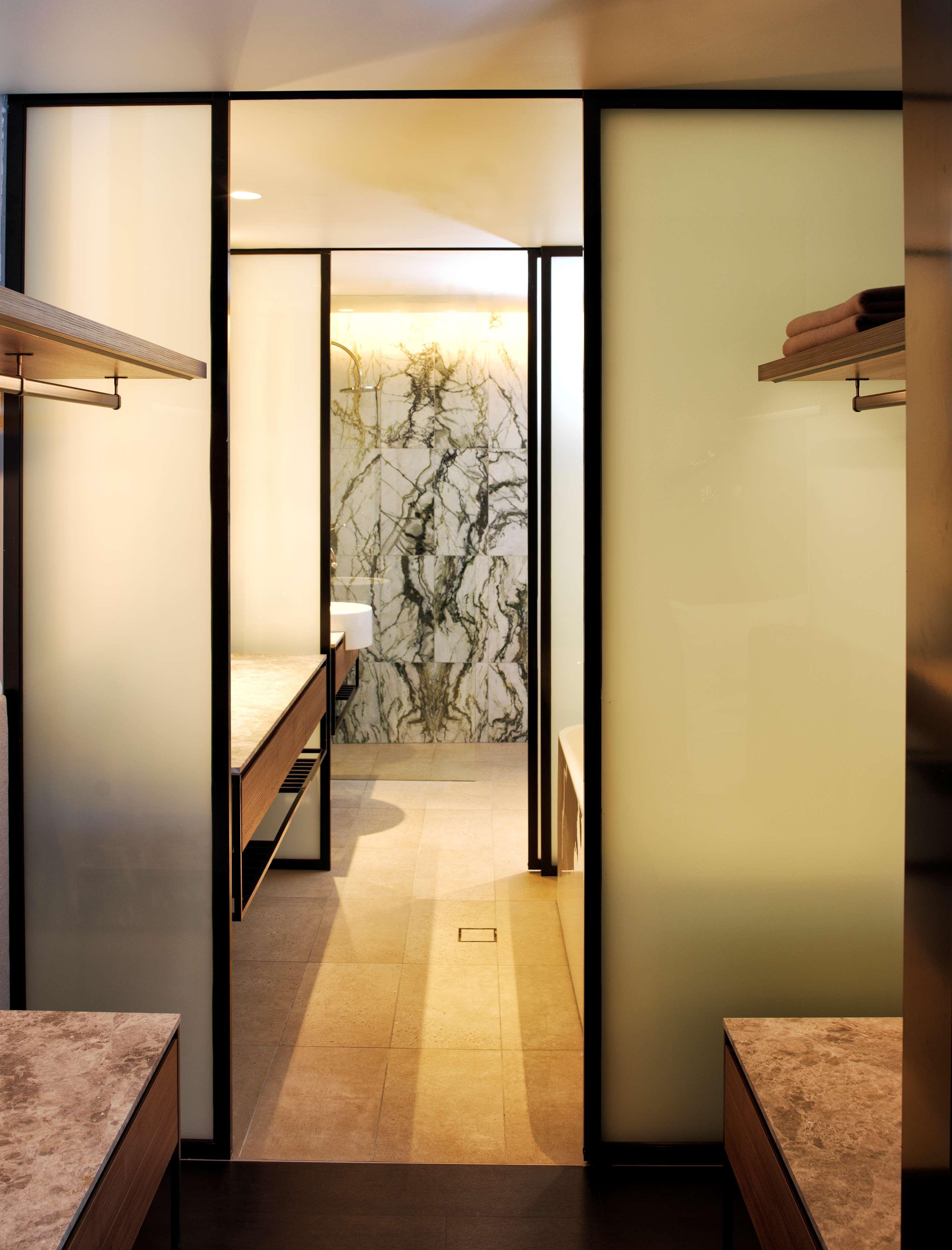 A By Adina 4* Canberra