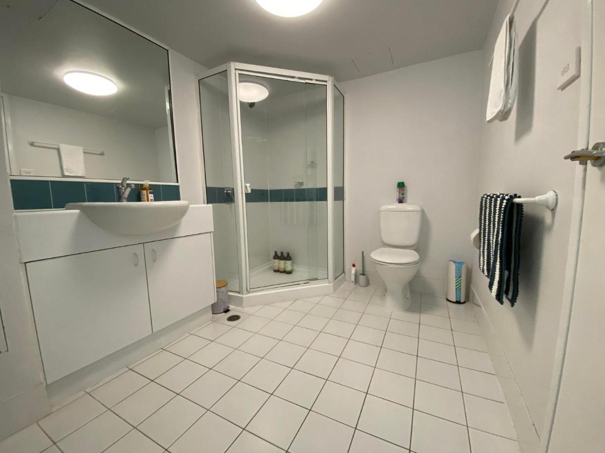 Apartment 2 Bed 2 Bath In Braddon, - Pool, Gym And Free Parking *