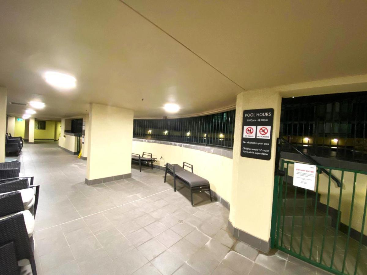 Apartment 2 Bed 2 Bath In Braddon, - Pool, Gym And Free Parking Canberra