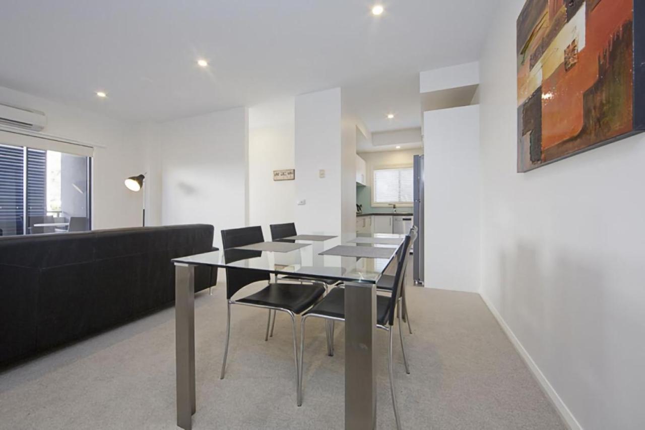 Domain 8 Deakin Act Apartment *