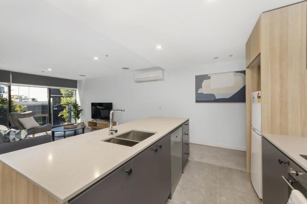 Midnight 320 Canberra