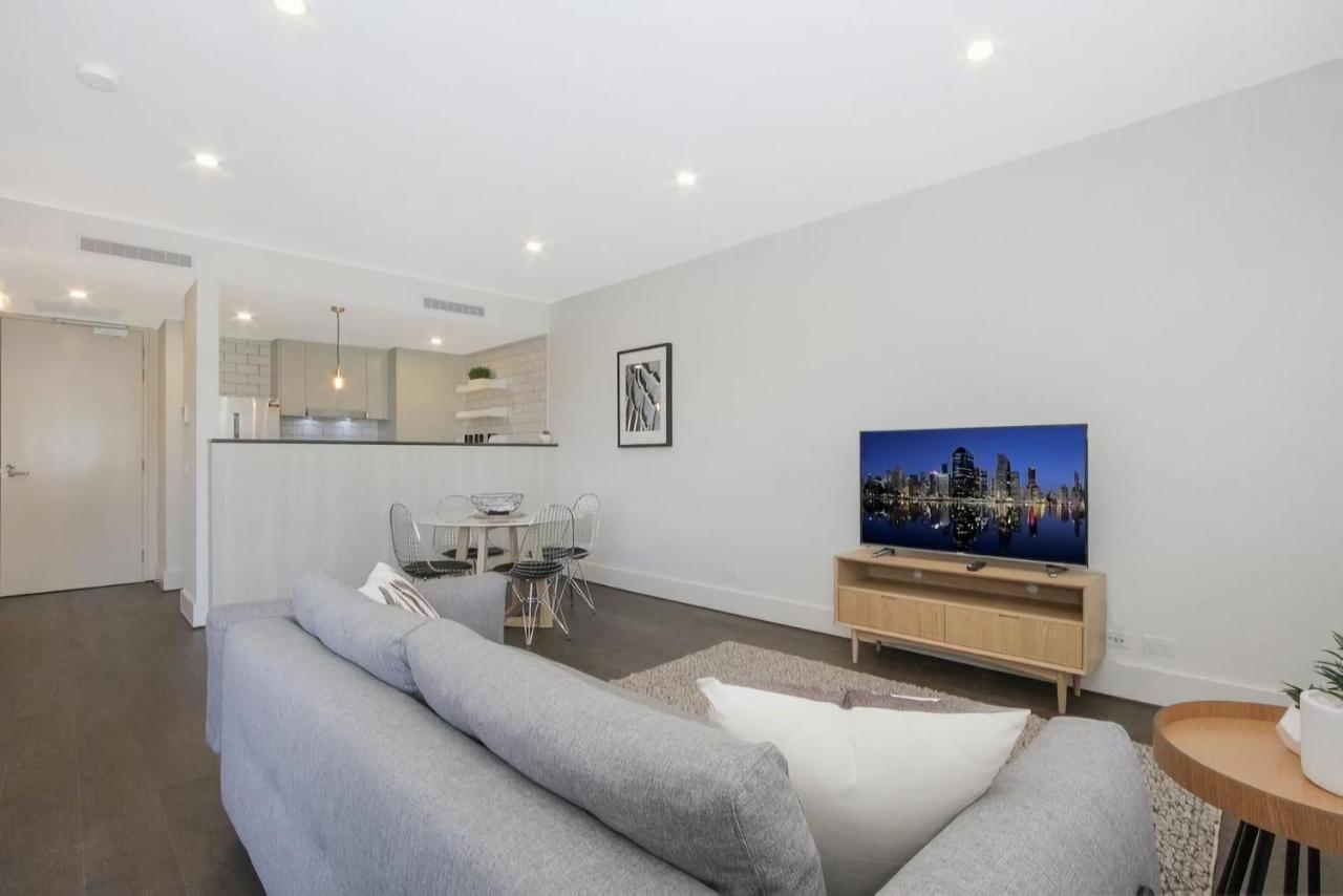 - Kingston Foreshore Apartment