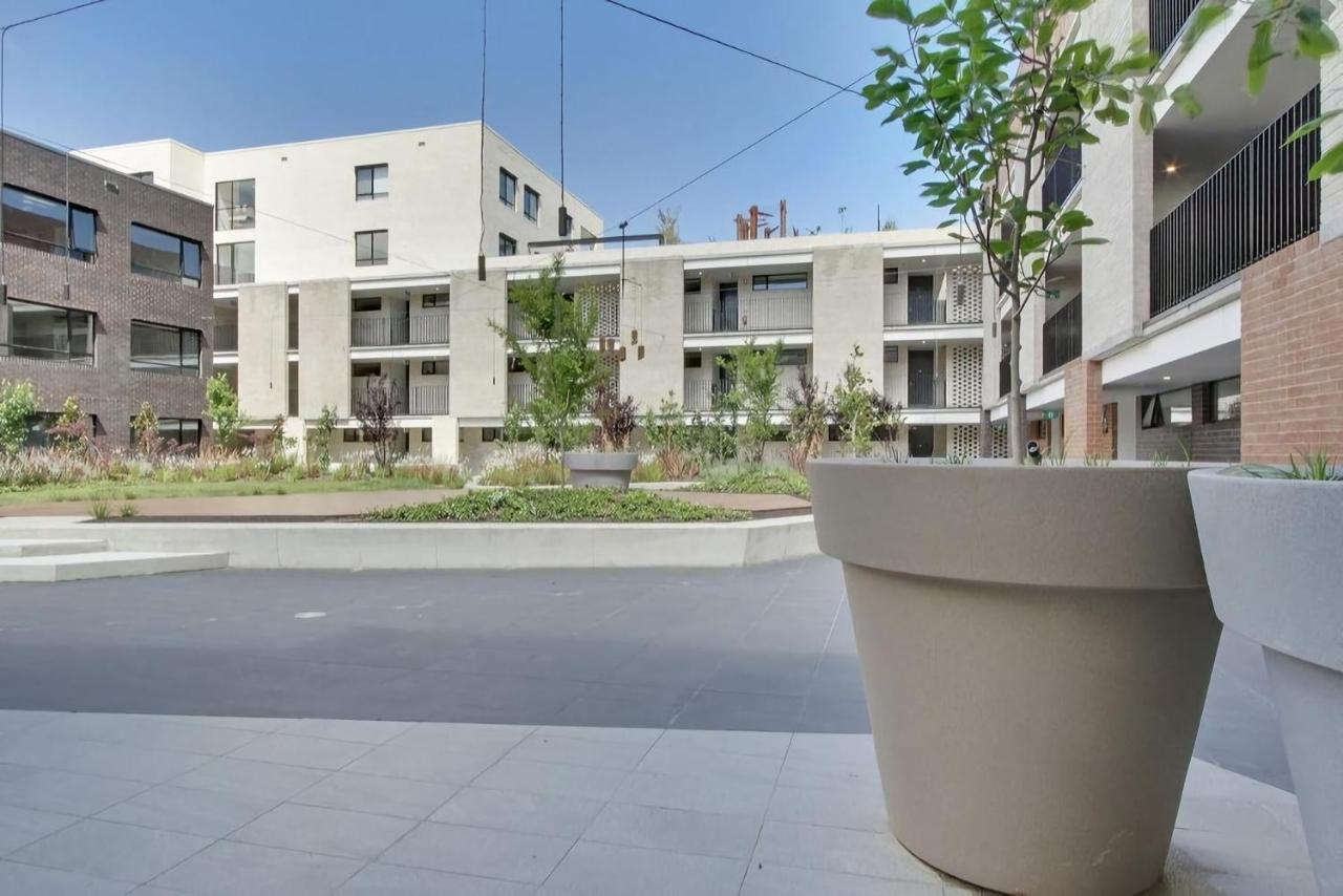 - Kingston Foreshore Apartment