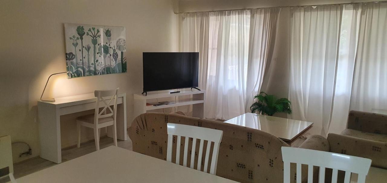 Beautiful Inner City Fully Renovated Ground Floor With Attached Lock-up Garage * Canberra