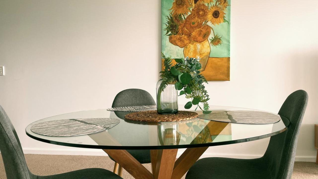 Brand New Park Avenue In The Heart Of City *