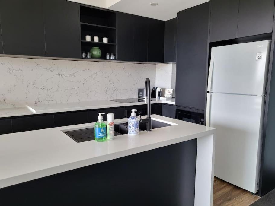 Lovely Cbd Modern One Bedroom *